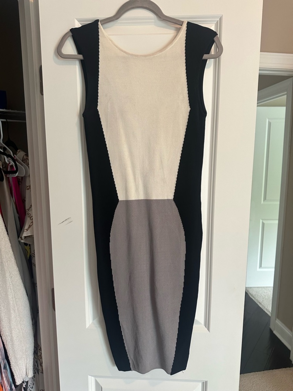 Sleeveless Colorblock Sheath Dress in Black, Cream & Gray